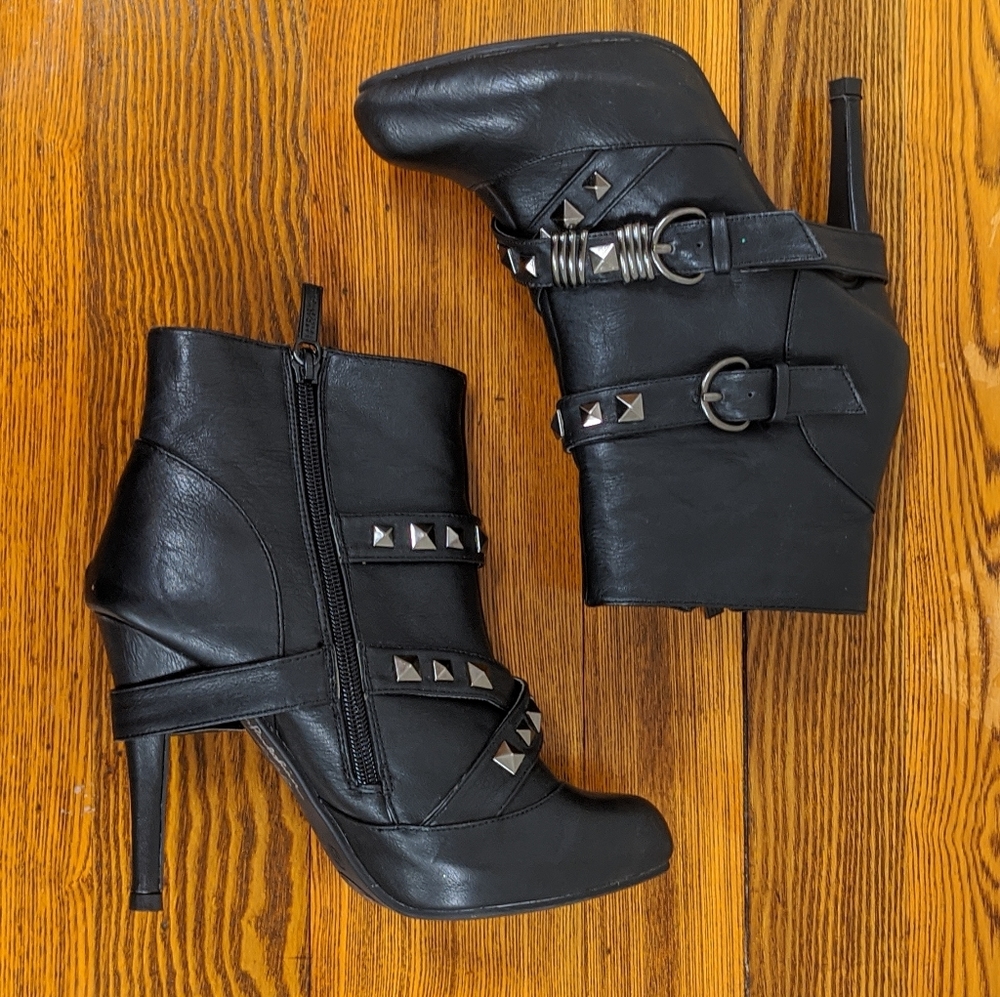 Kardashian Kollection (6.5) Leather Heel Booty - Picture 3 of 5